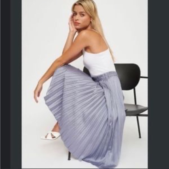 Dynamite Dresses & Skirts - (NWOT) DYNAMITE Satin Pleated Midi Skirt-color: metallic purple; size: medium